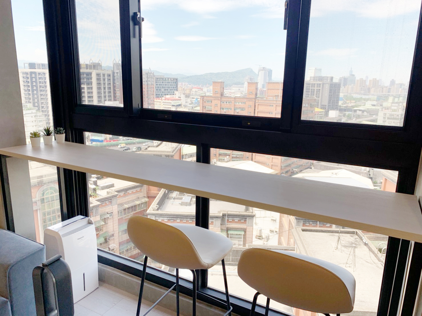 窗邊座位 (2) (1)